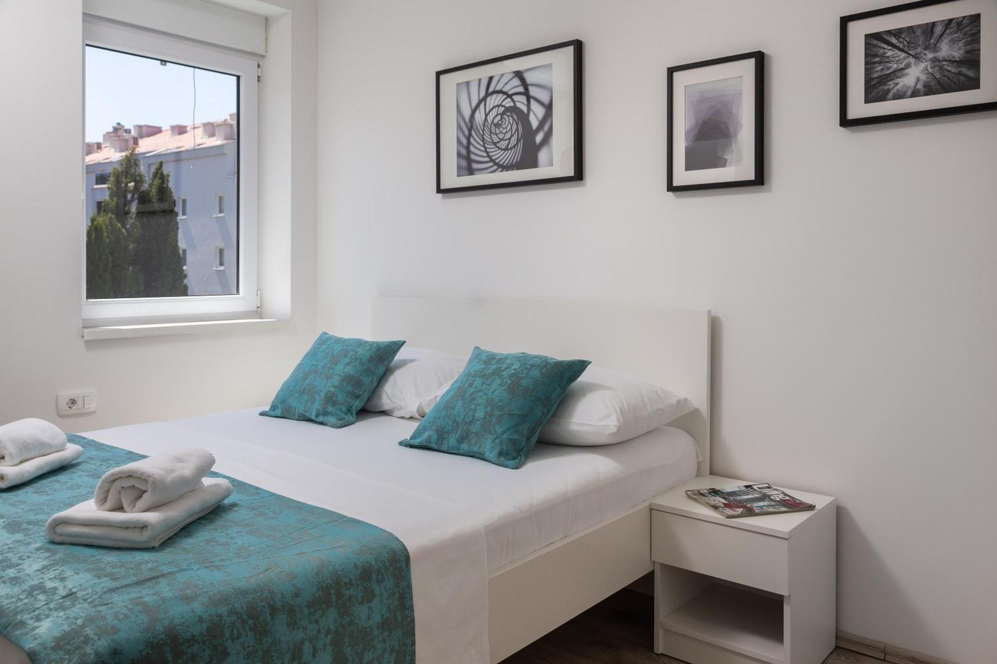Beachfront Providenca With Free Parking Apartament