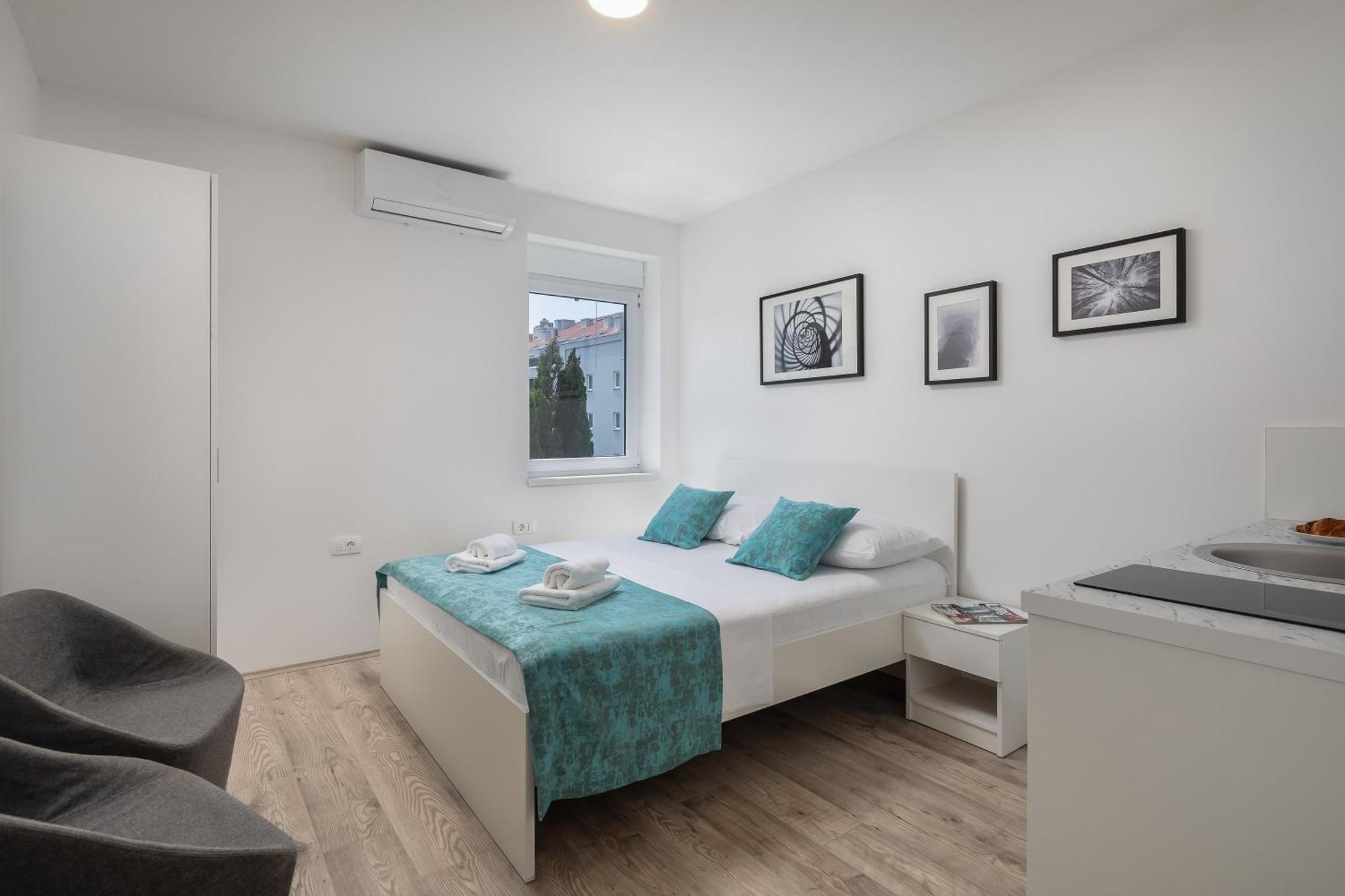 Beachfront Providenca With Free Parking Apartament *