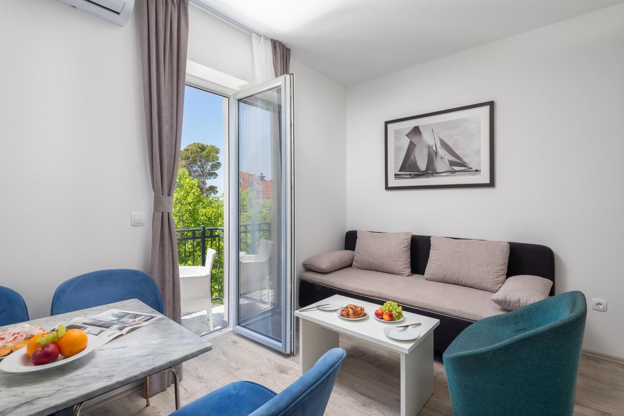 Beachfront Providenca With Free Parking Apartament