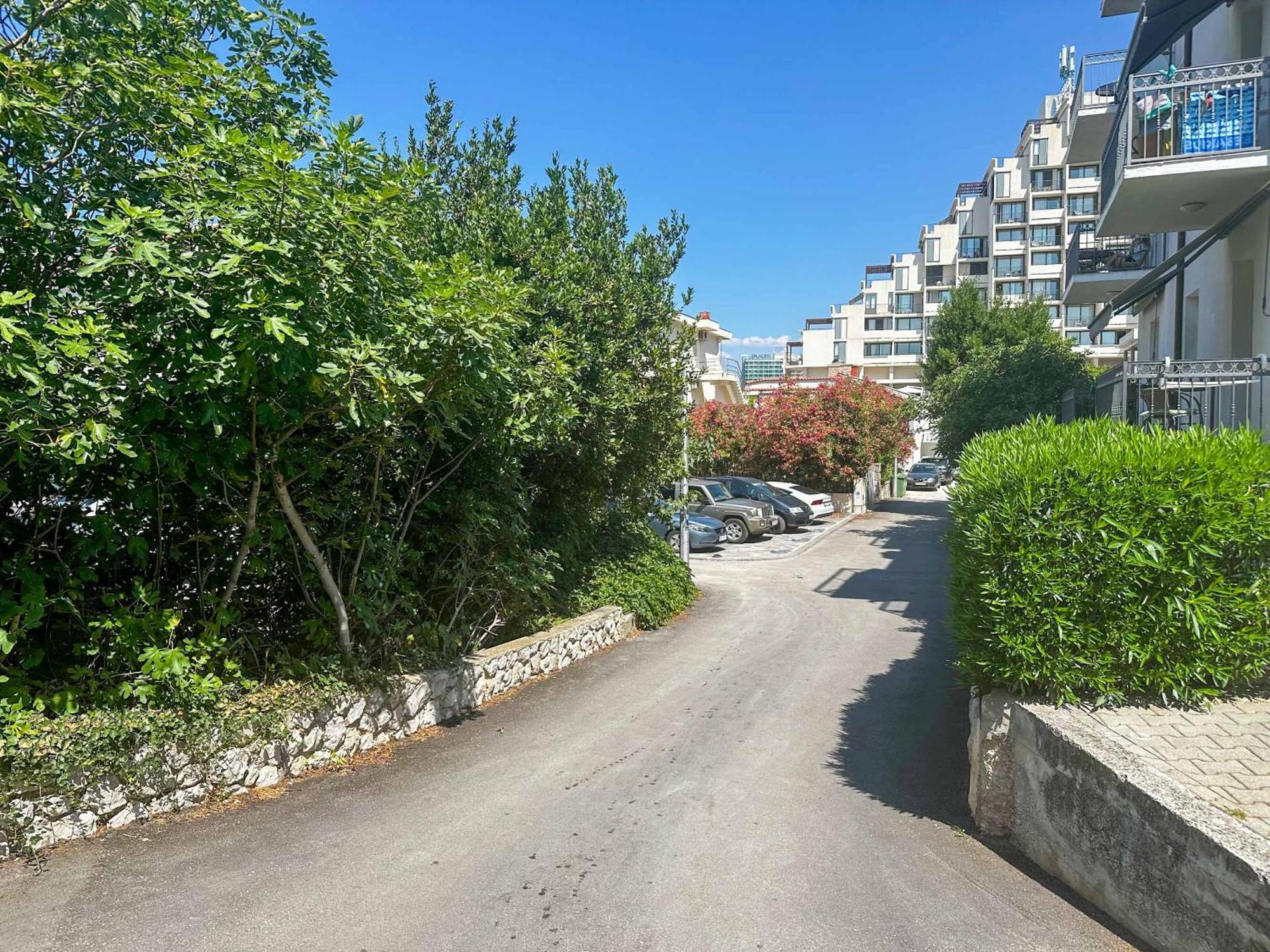 Beachfront Providenca With Free Parking Apartament *