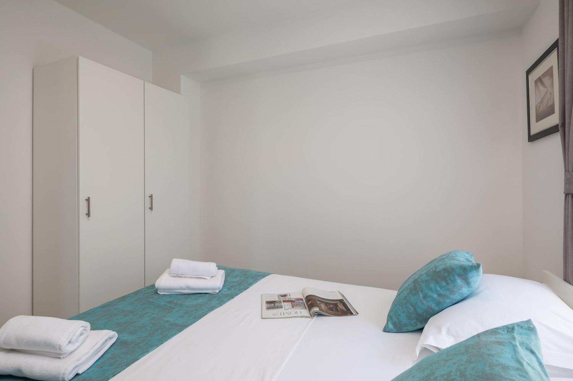 Beachfront Providenca With Free Parking Apartment